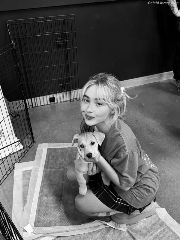 Sabrina Carpenter photo 24 of 6403