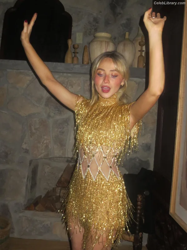 Sabrina Carpenter photo 4 of 6403