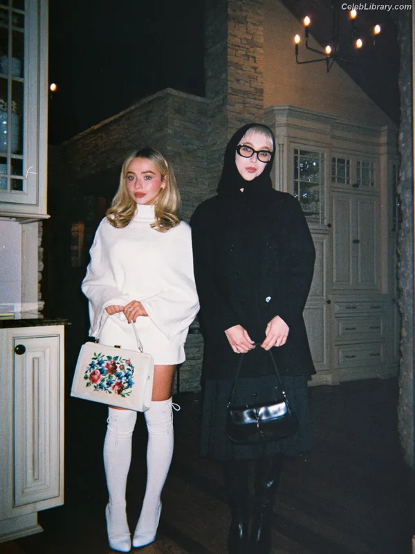 Sabrina Carpenter photo 12 of 6403