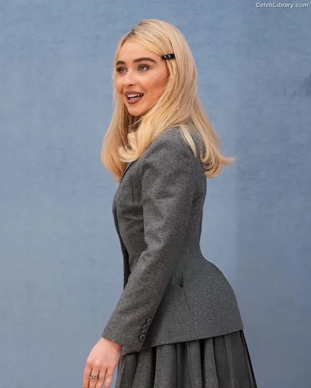Sabrina Carpenter photo 10 of 6403