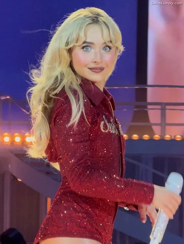 Sabrina Carpenter photo 23 of 6403