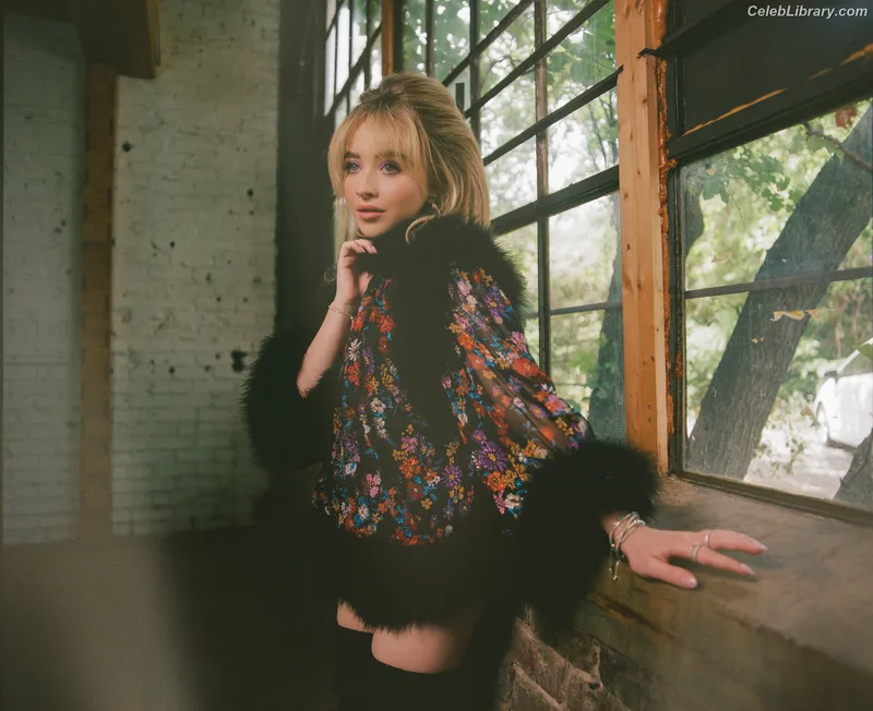 Sabrina Carpenter photo 14 of 6403