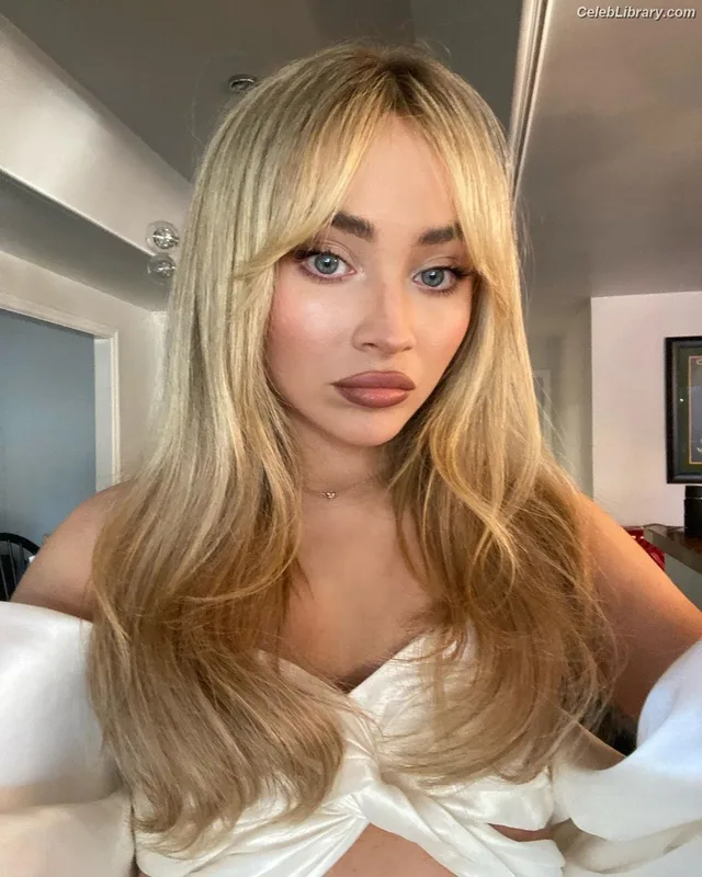 Sabrina Carpenter photo 17 of 6403