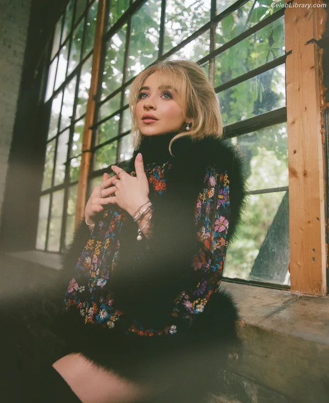 Sabrina Carpenter photo 18 of 6403