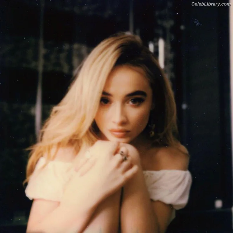 Sabrina Carpenter photo 10 of 6403
