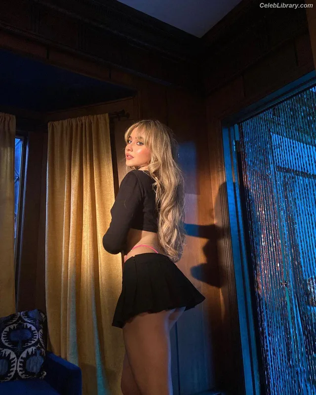 Sabrina Carpenter photo 13 of 6403