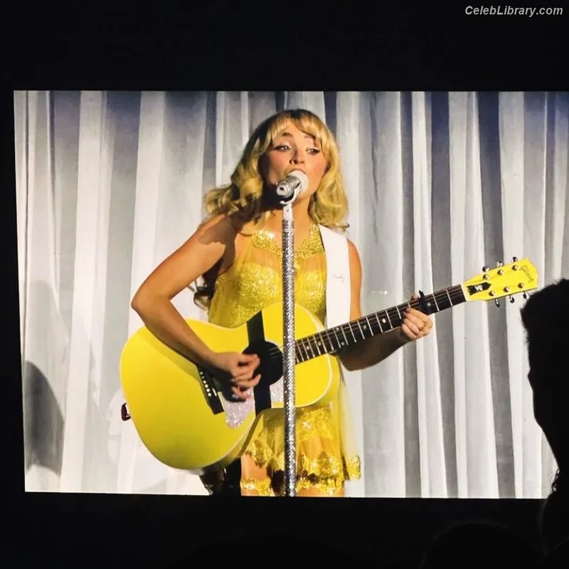 Sabrina Carpenter photo 18 of 6403