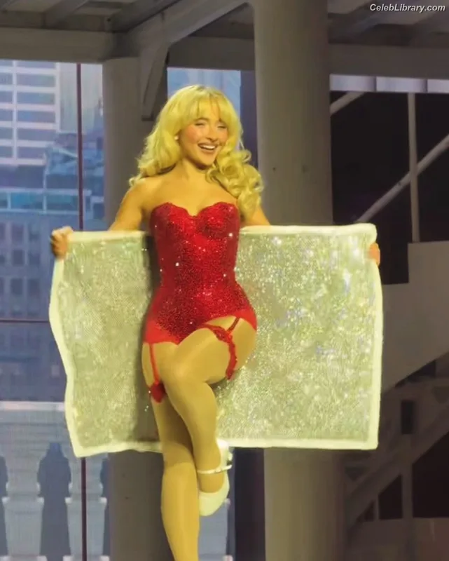 Sabrina Carpenter photo 23 of 6403