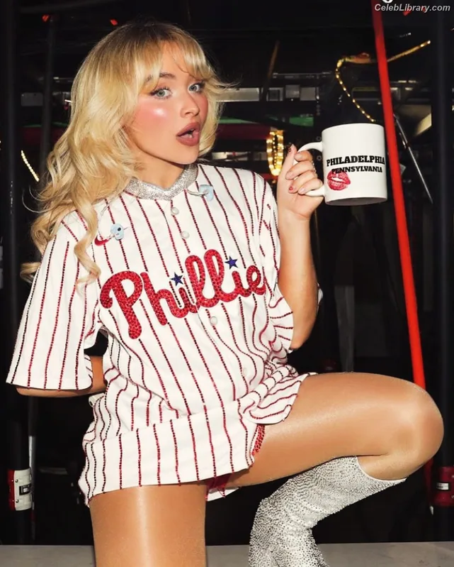 Sabrina Carpenter photo 24 of 6403