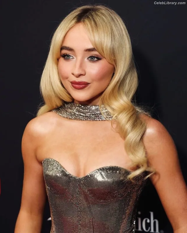 Sabrina Carpenter photo 15 of 6403