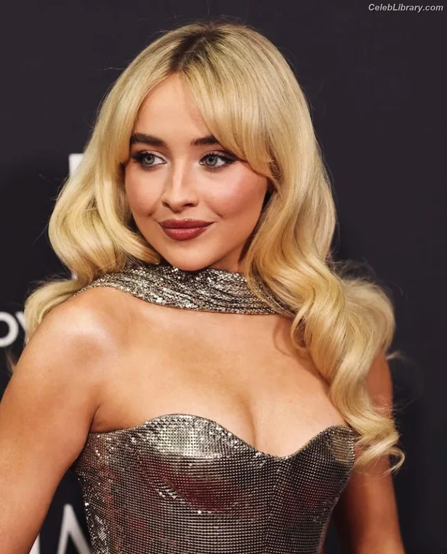 Sabrina Carpenter photo 17 of 6403