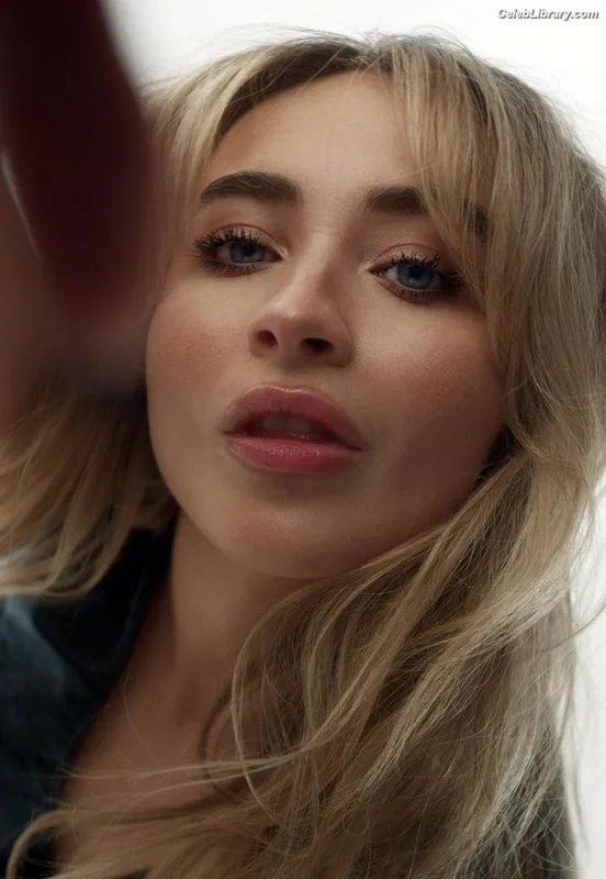 Sabrina Carpenter photo 14 of 6403