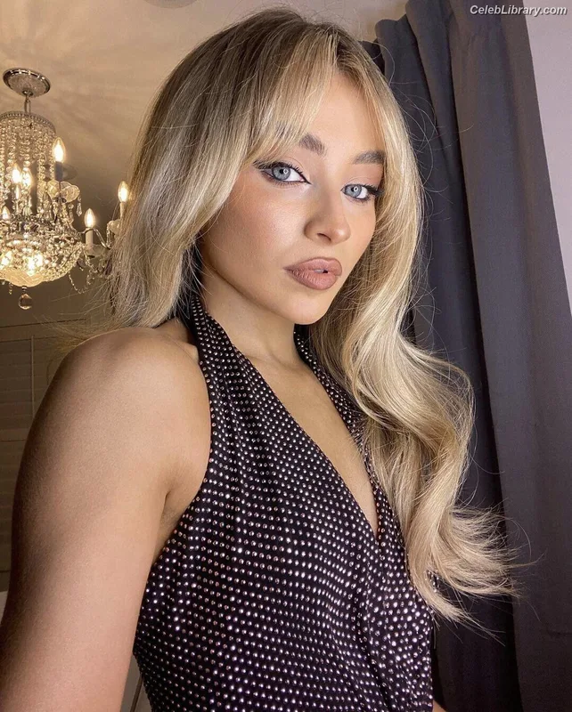 Sabrina Carpenter photo 21 of 6403