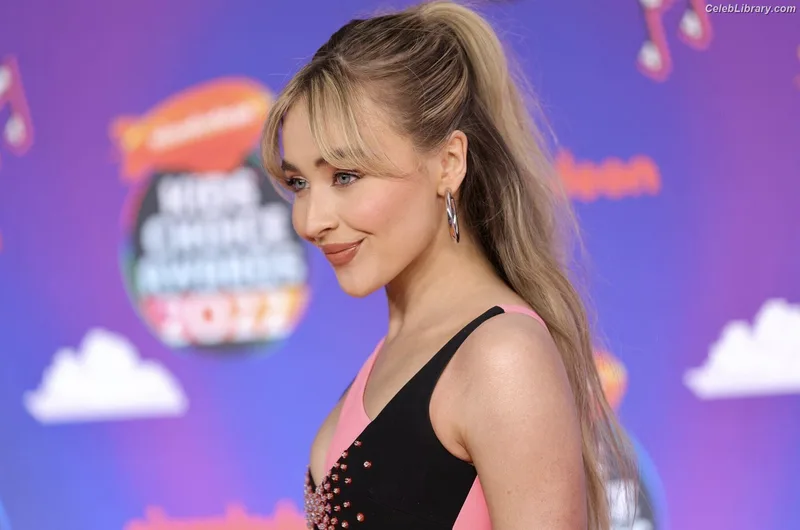 Sabrina Carpenter photo 12 of 6403