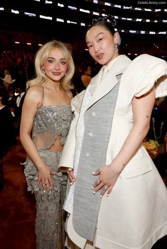 Sabrina Carpenter photo 11 of 6403