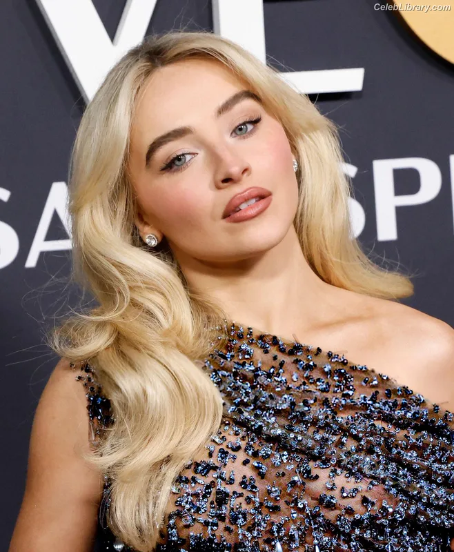 Sabrina Carpenter photo 16 of 6403