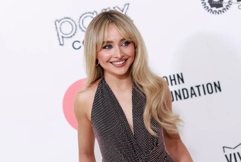 Sabrina Carpenter photo 4 of 6403