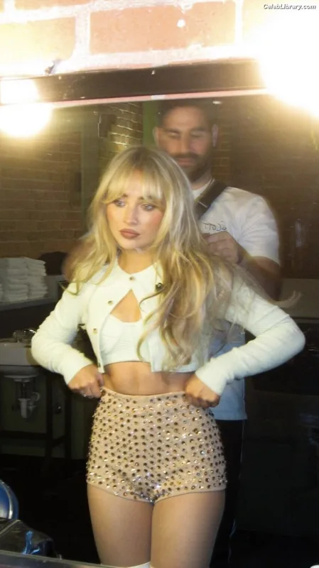 Sabrina Carpenter photo 13 of 6403