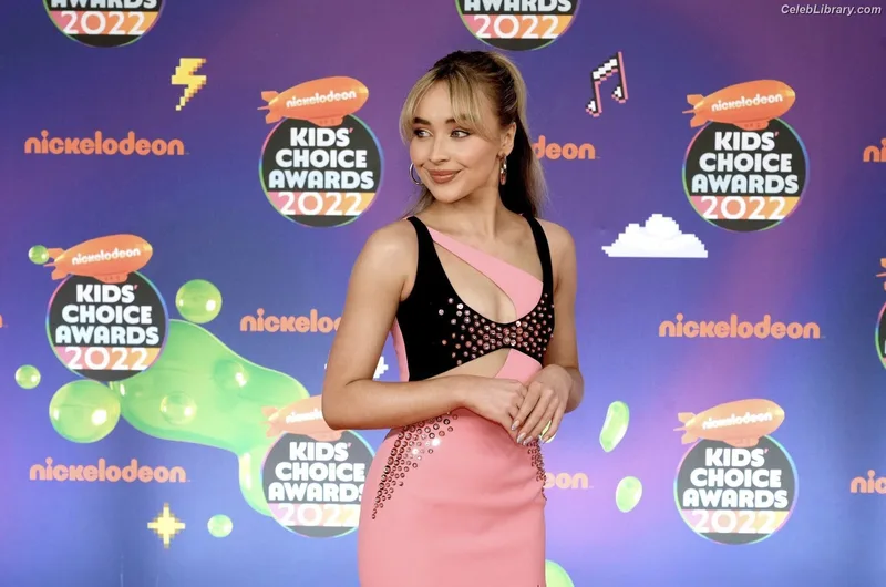 Sabrina Carpenter photo 14 of 6403