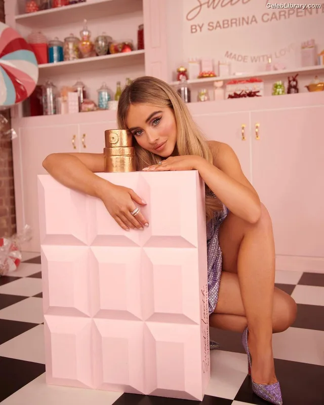 Sabrina Carpenter photo 15 of 6403