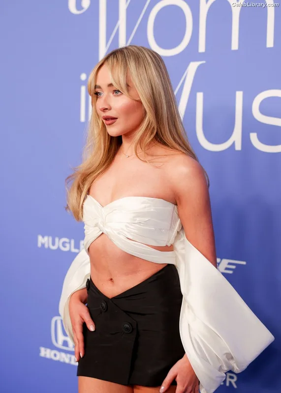 Sabrina Carpenter photo 21 of 6403