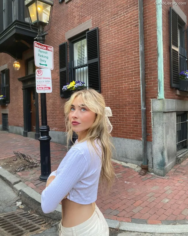 Sabrina Carpenter photo 19 of 6403