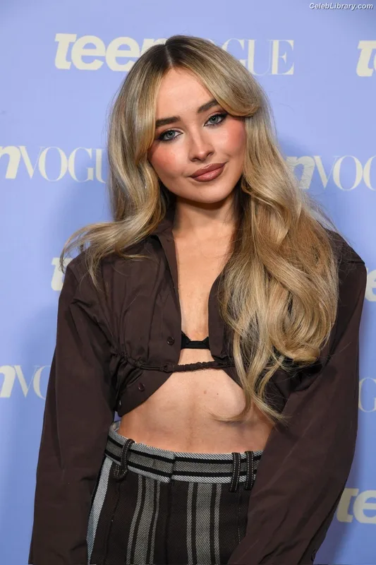 Sabrina Carpenter photo 22 of 6403