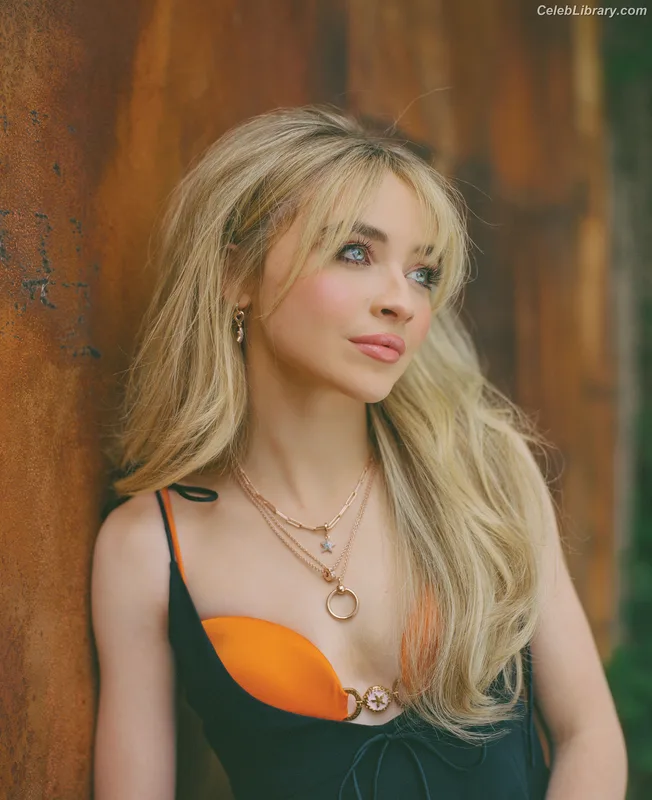 Sabrina Carpenter photo 20 of 6403