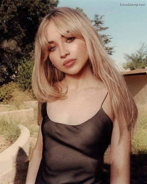 Sabrina Carpenter photo 16 of 6403