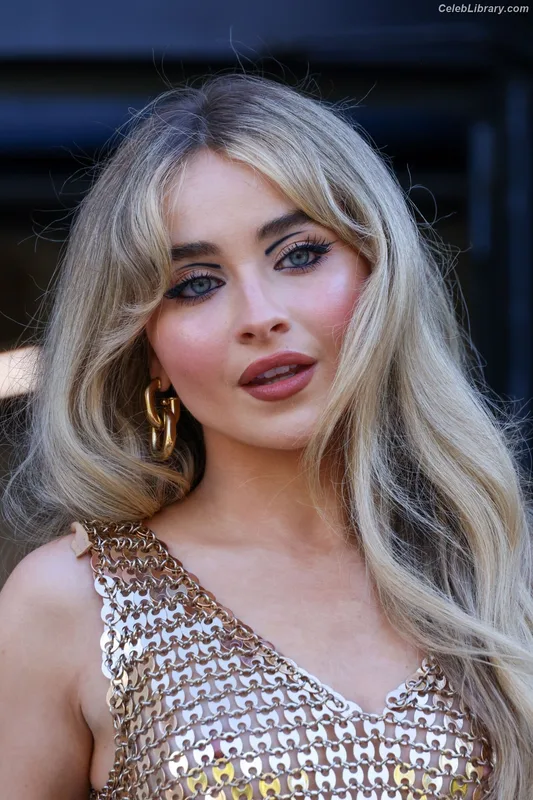Sabrina Carpenter photo 6 of 6403