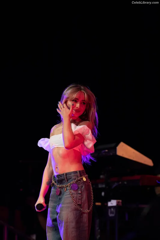 Sabrina Carpenter photo 9 of 6403