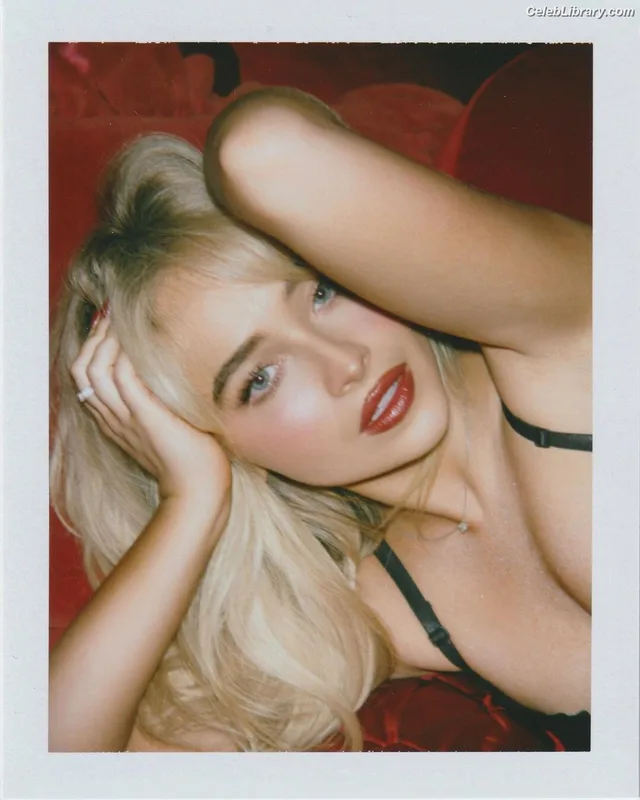 Sabrina Carpenter photo 15 of 6403