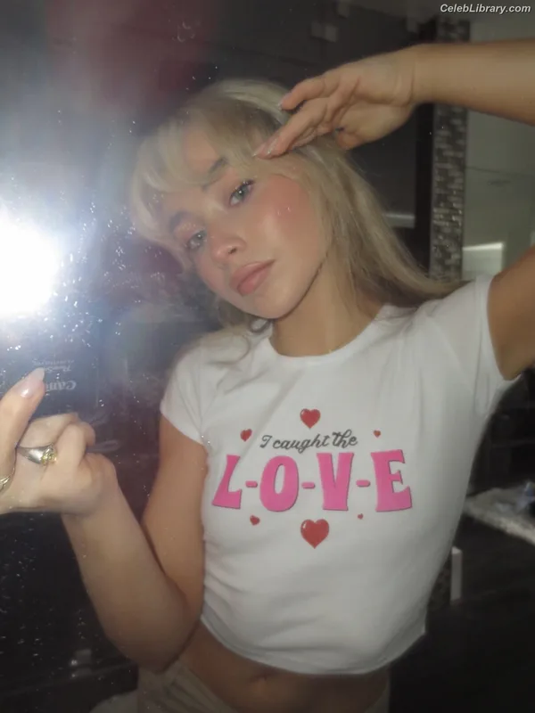 Sabrina Carpenter photo 7 of 6403