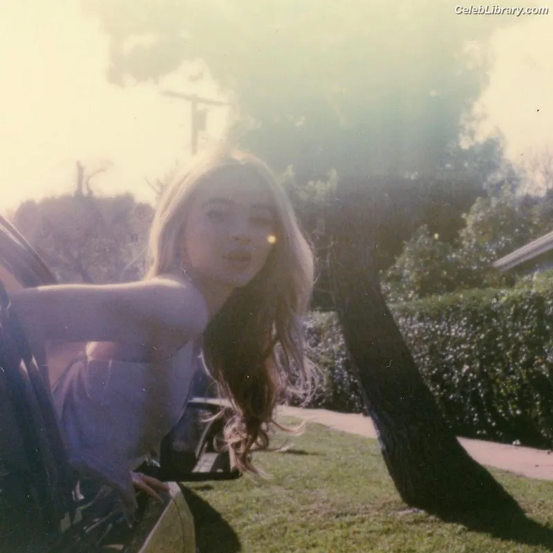 Sabrina Carpenter photo 14 of 6403