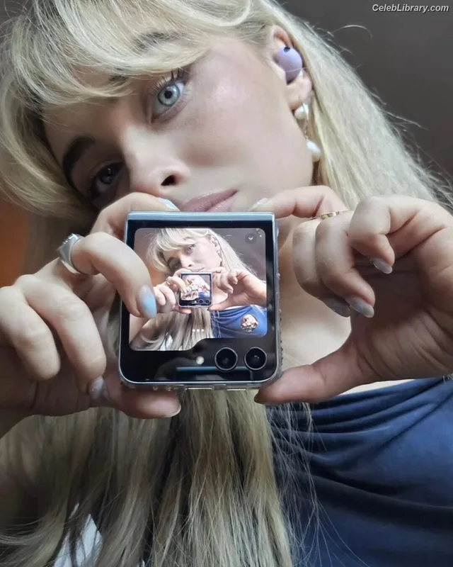 Sabrina Carpenter photo 16 of 6403