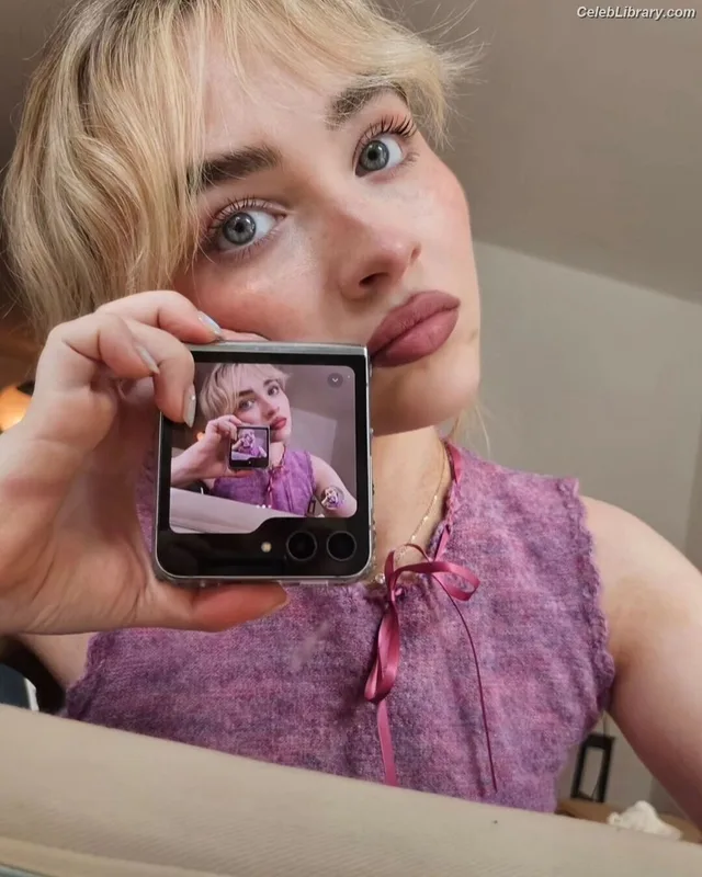 Sabrina Carpenter photo 20 of 6403