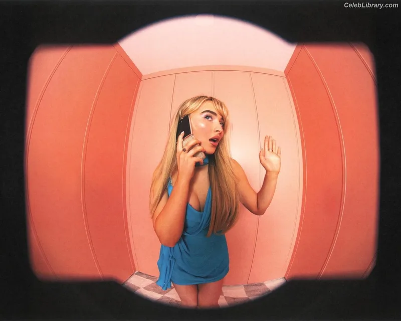 Sabrina Carpenter photo 22 of 6403