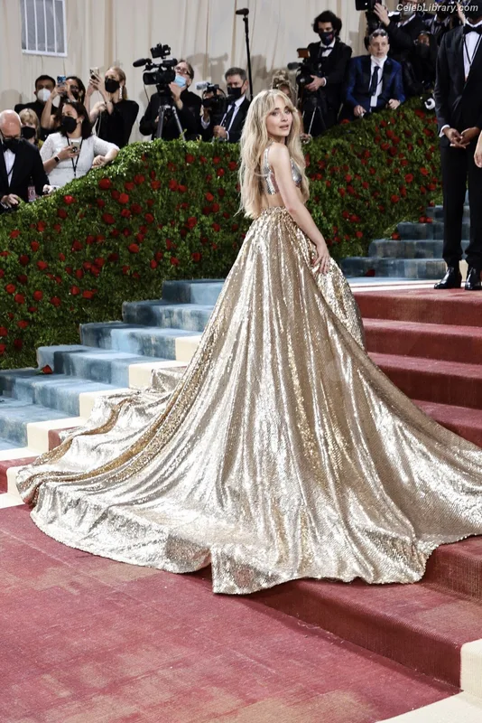Sabrina Carpenter photo 7 of 6403