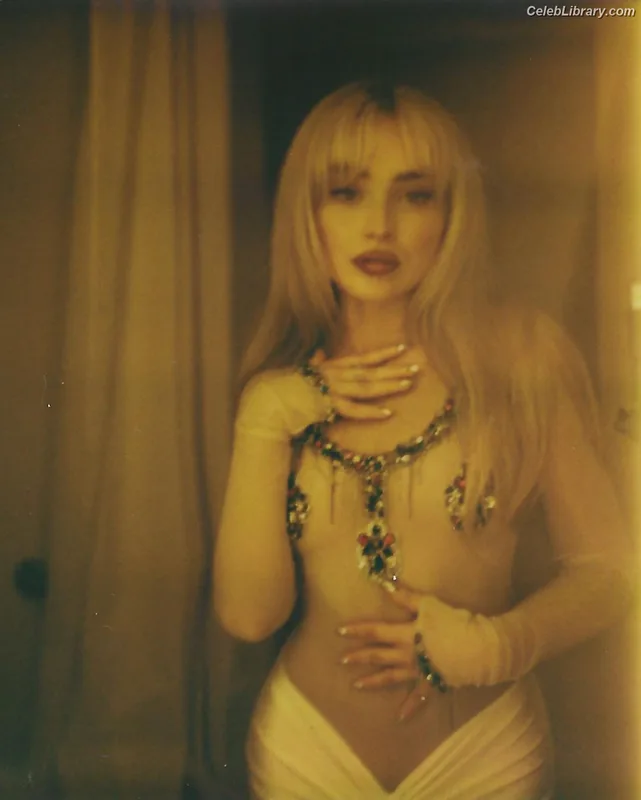 Sabrina Carpenter photo 11 of 6403