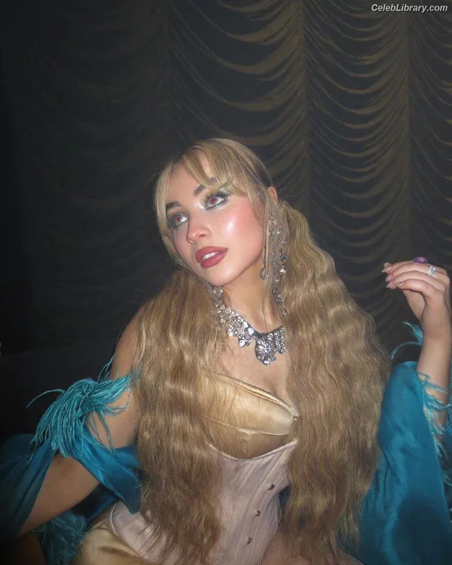 Sabrina Carpenter photo 13 of 6403
