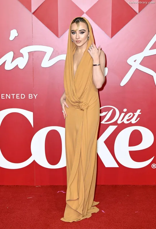 Sabrina Carpenter photo 14 of 6403