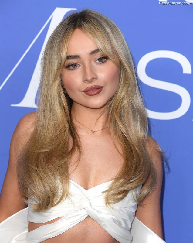 Sabrina Carpenter photo 17 of 6403