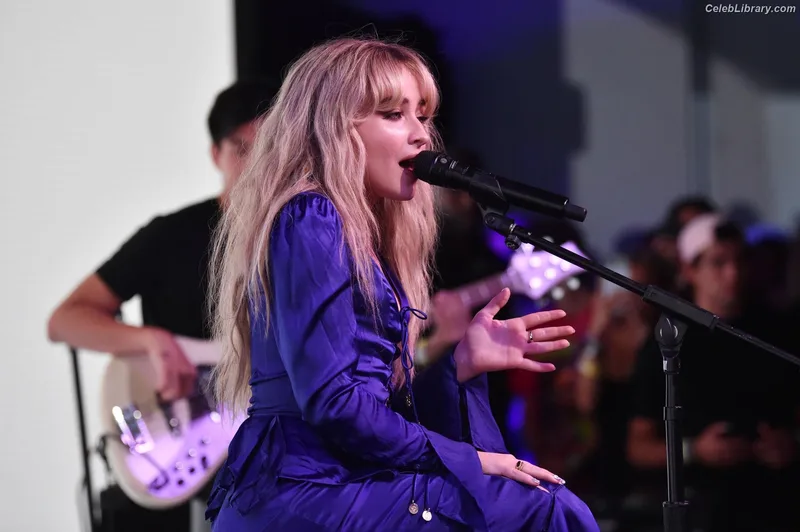 Sabrina Carpenter photo 18 of 6403