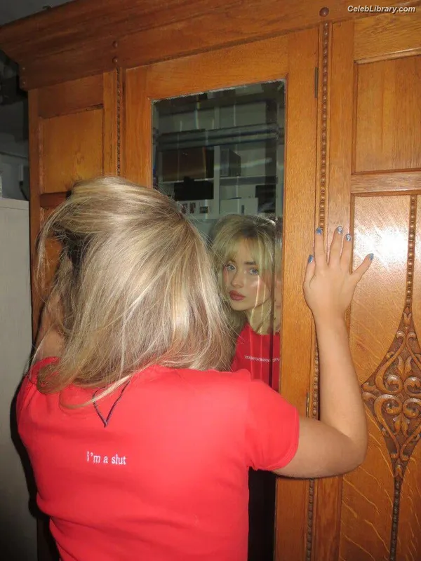 Sabrina Carpenter photo 19 of 6403
