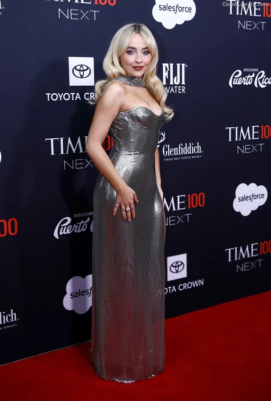 Sabrina Carpenter photo 6 of 6403