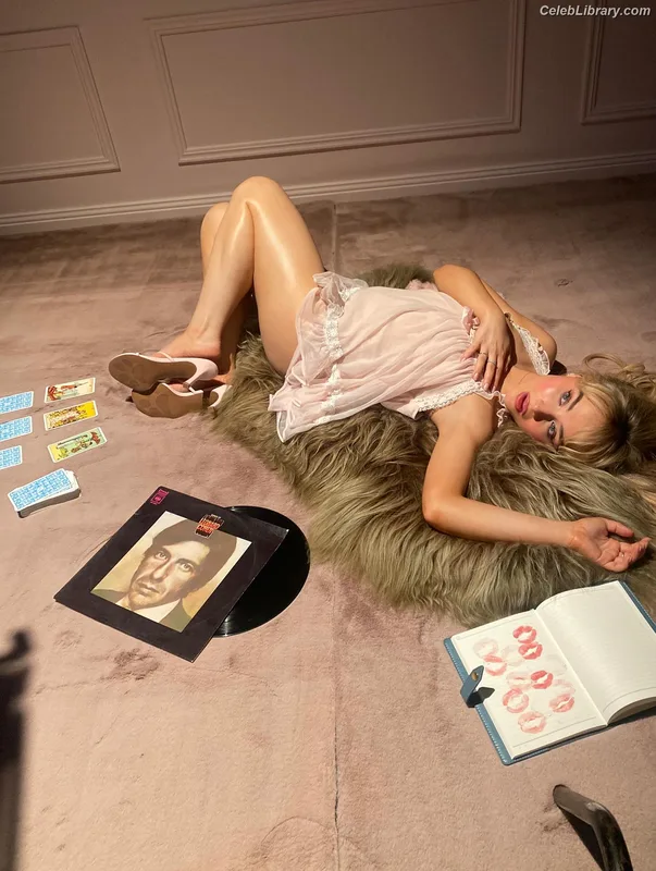 Sabrina Carpenter photo 22 of 6403