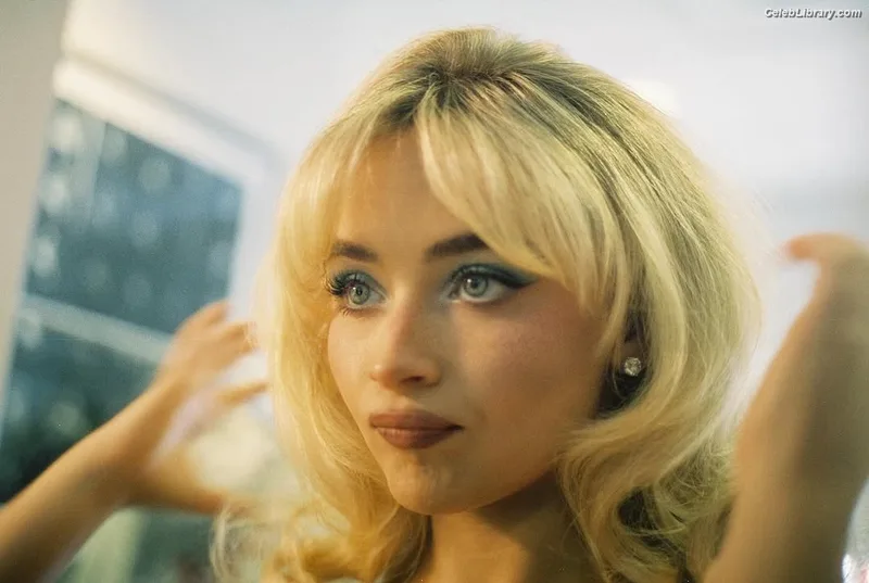 Sabrina Carpenter photo 11 of 6403