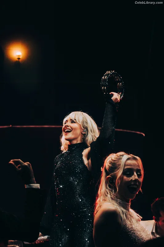 Sabrina Carpenter photo 24 of 6403