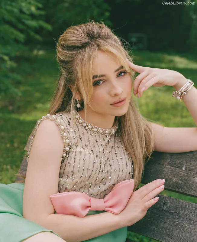 Sabrina Carpenter photo 16 of 6403