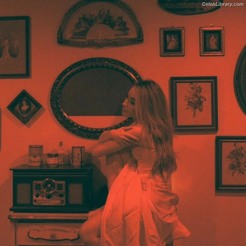 Sabrina Carpenter photo 18 of 6403